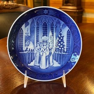 Royal Copenhagen Blue & White Annual Christmas Plate - 1991